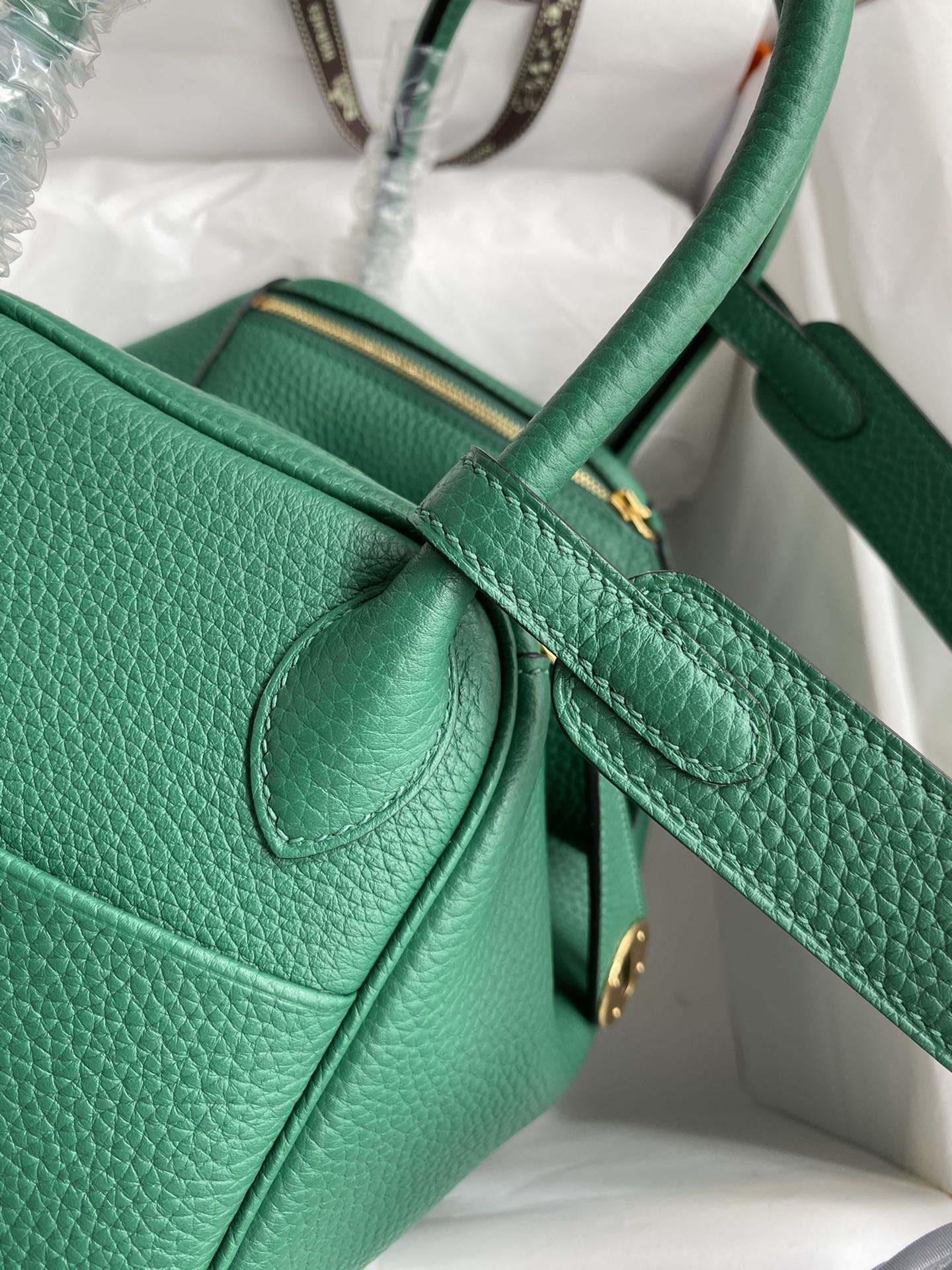 Hermes Lindy 26cm Handbag Shoulder Bag In Vert Vertigo Clemence Leather